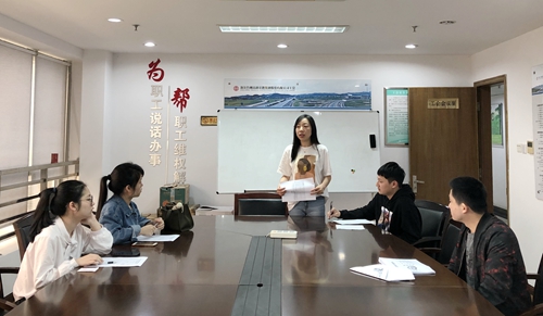 圖為人力資源部對新員工進行培訓(xùn)_副本.jpg