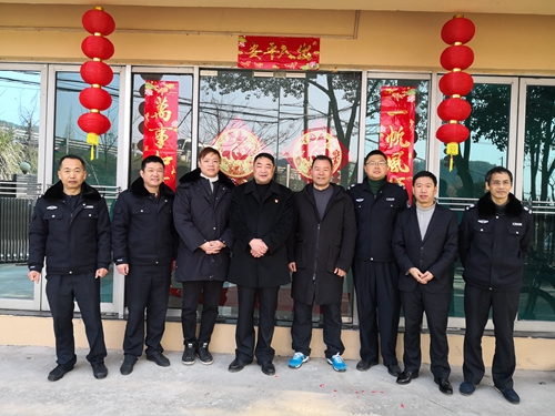 黃土嶺隧道所員工提前向各司乘人員拜年李莉_副本.jpg
